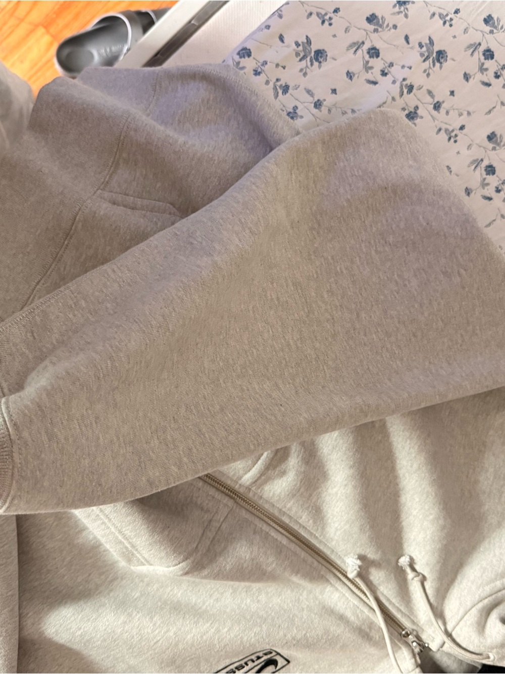 Stussy Nike Light Gray Full-Zip Hoodie with Logo Patch - Picture 9 of 9